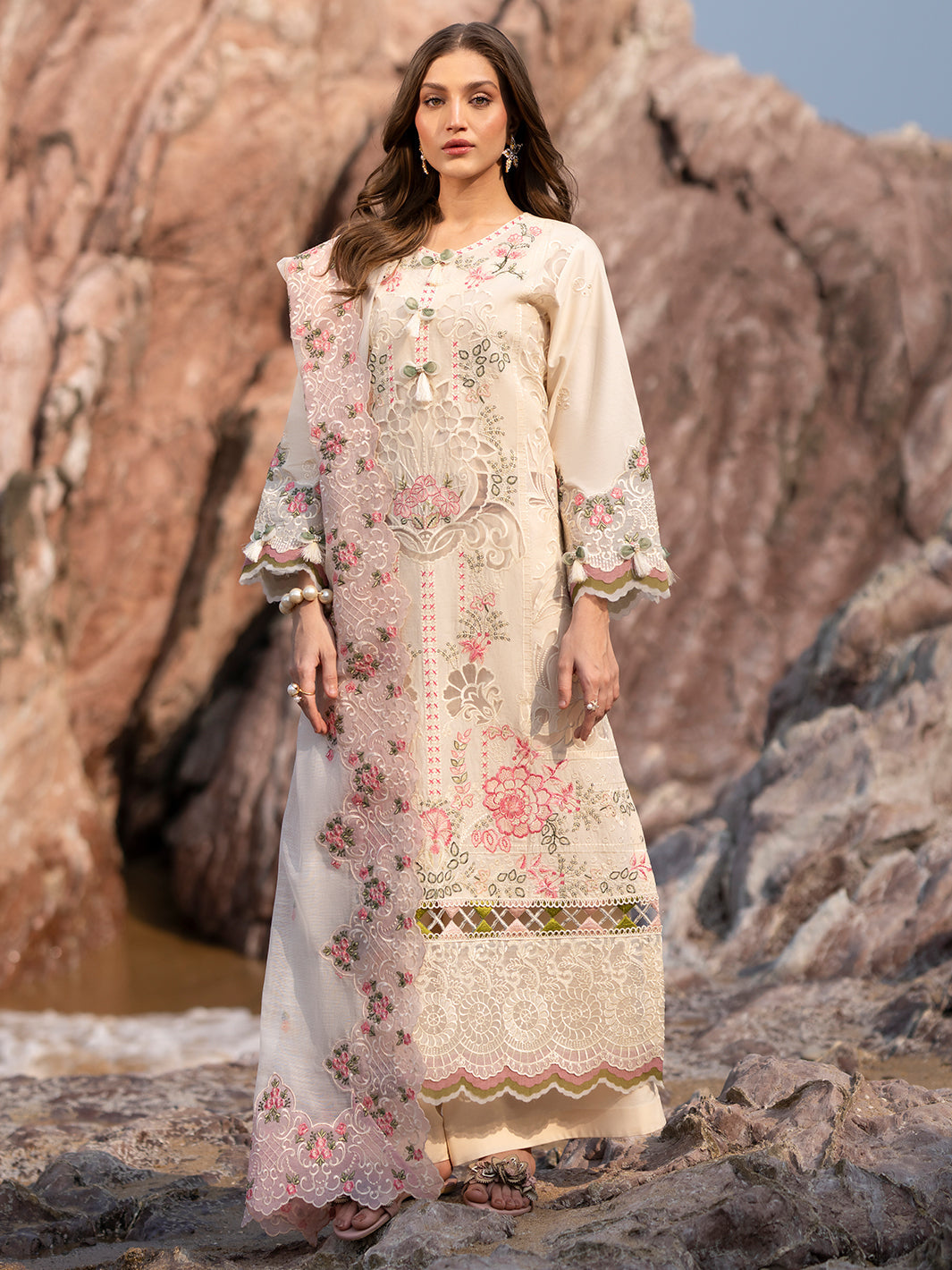 Mahnur | Sirena Luxury Lawn 25 | Wisteria - House Of Anaya