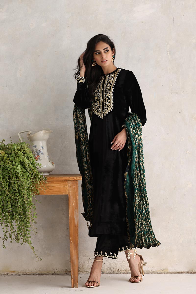Sana Abbas | Velvet Formals | ZAAI - House Of Anaya