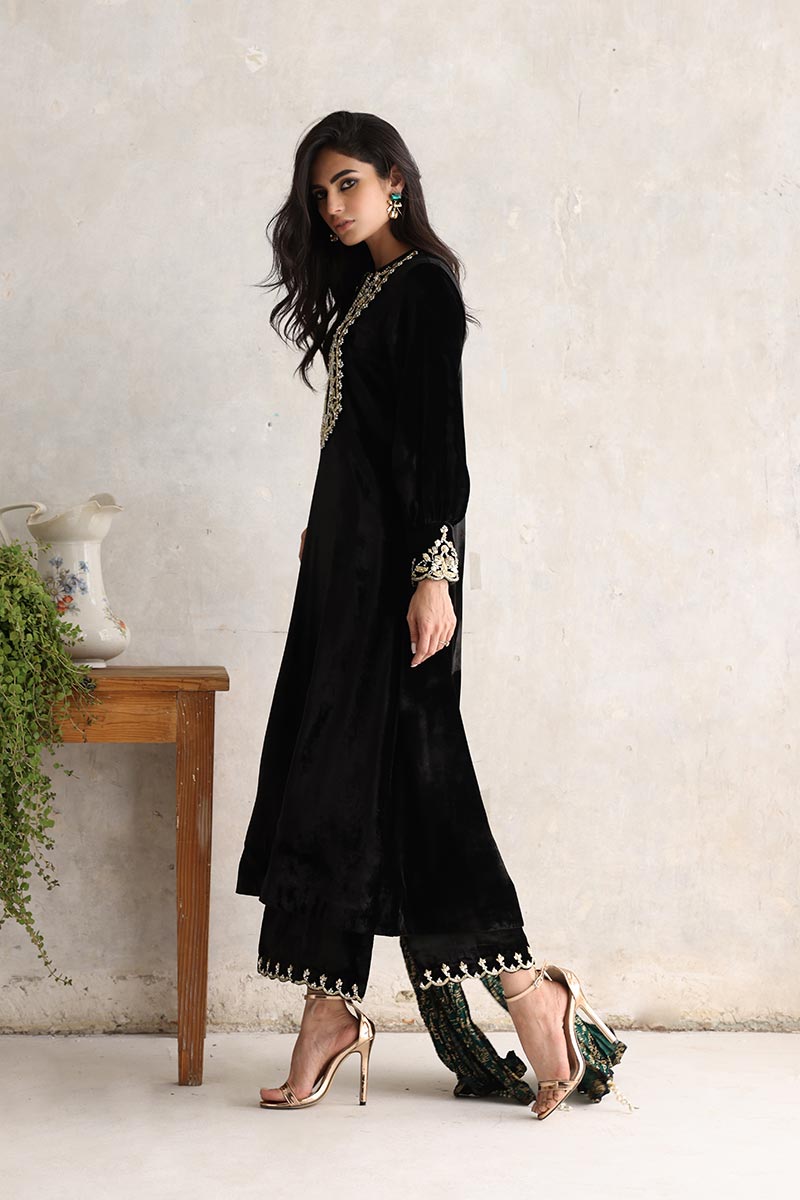 Sana Abbas | Velvet Formals | ZAAI - House Of Anaya