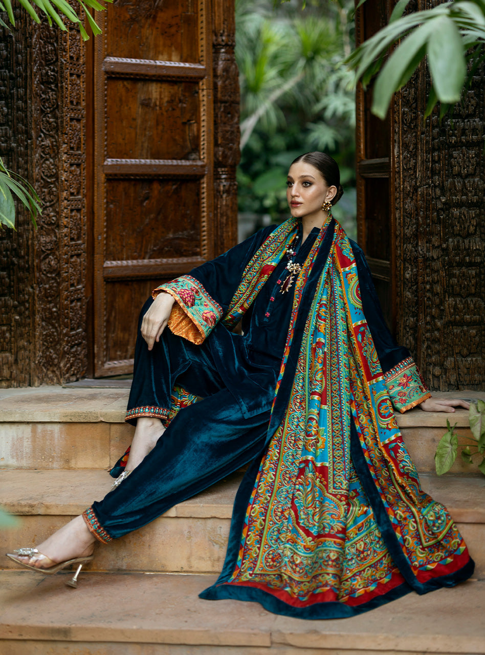 Zainab Chottani | Makhmal Luxe Pret | Avizeh - House Of Anaya