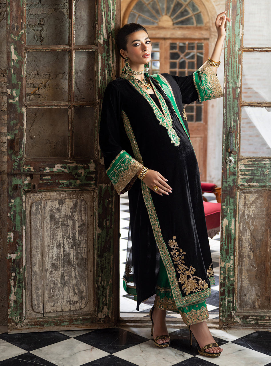 Zainab Chottani | Velvet Formals 24 | Vanya