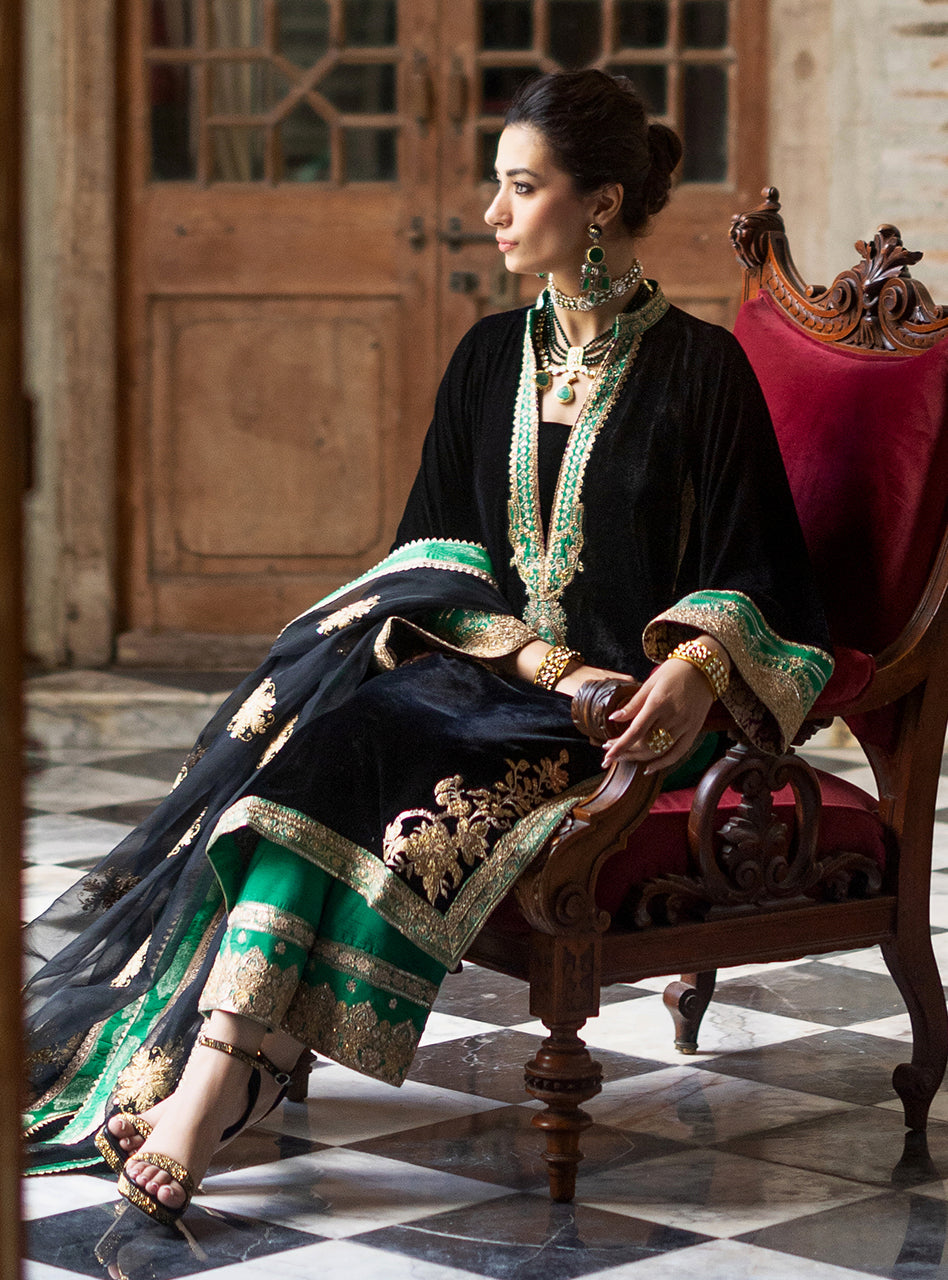 Zainab Chottani | Velvet Formals 24 | Vanya