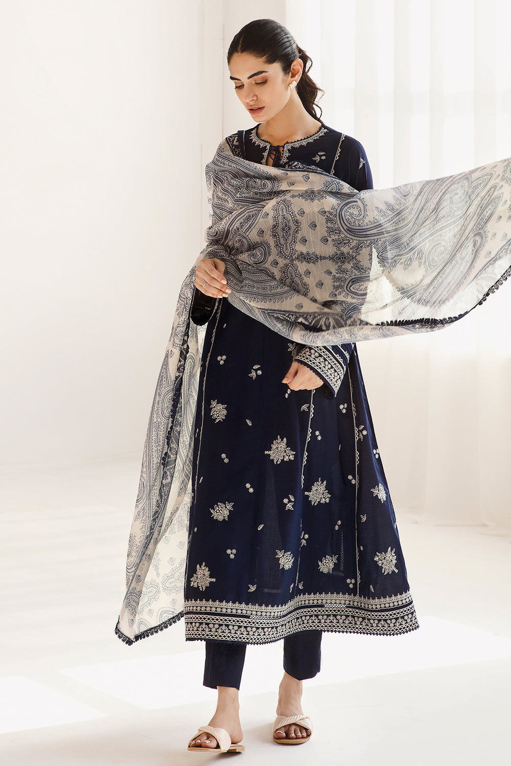 Jazmin | Summer Lawn 26 | USE-9031
