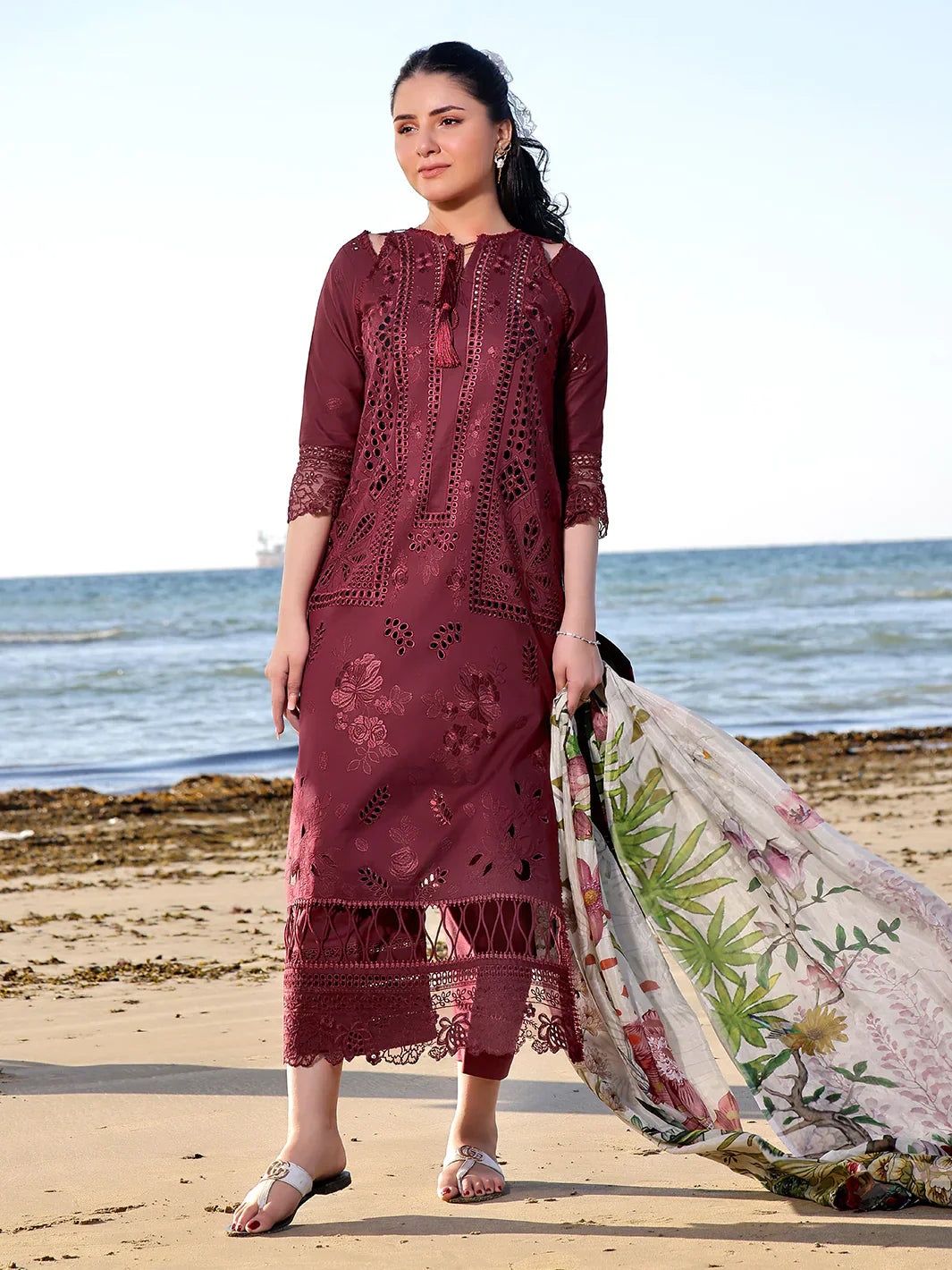 Izel | Saahil Signature Lawn 24 | LALEEN - House Of Anaya