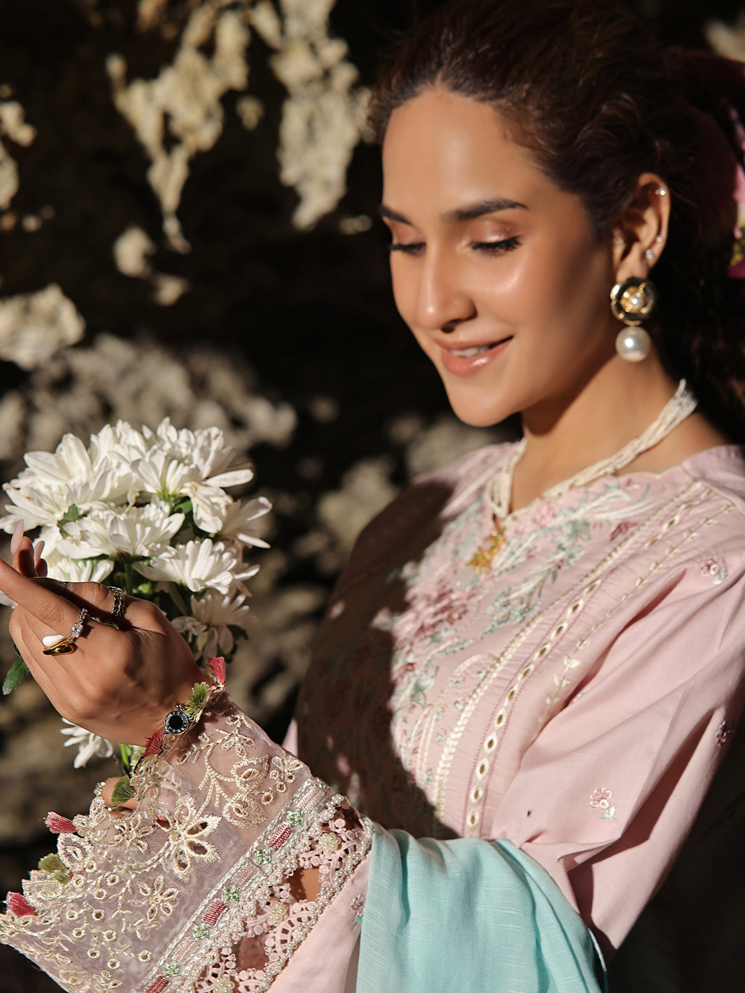 Izel | Saahil Signature Lawn 24 | SOFFIO - House Of Anaya