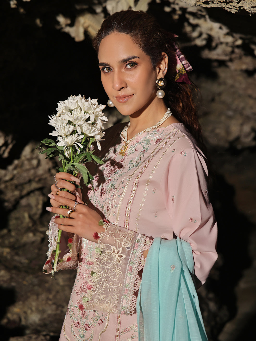 Izel | Saahil Signature Lawn 24 | SOFFIO - House Of Anaya