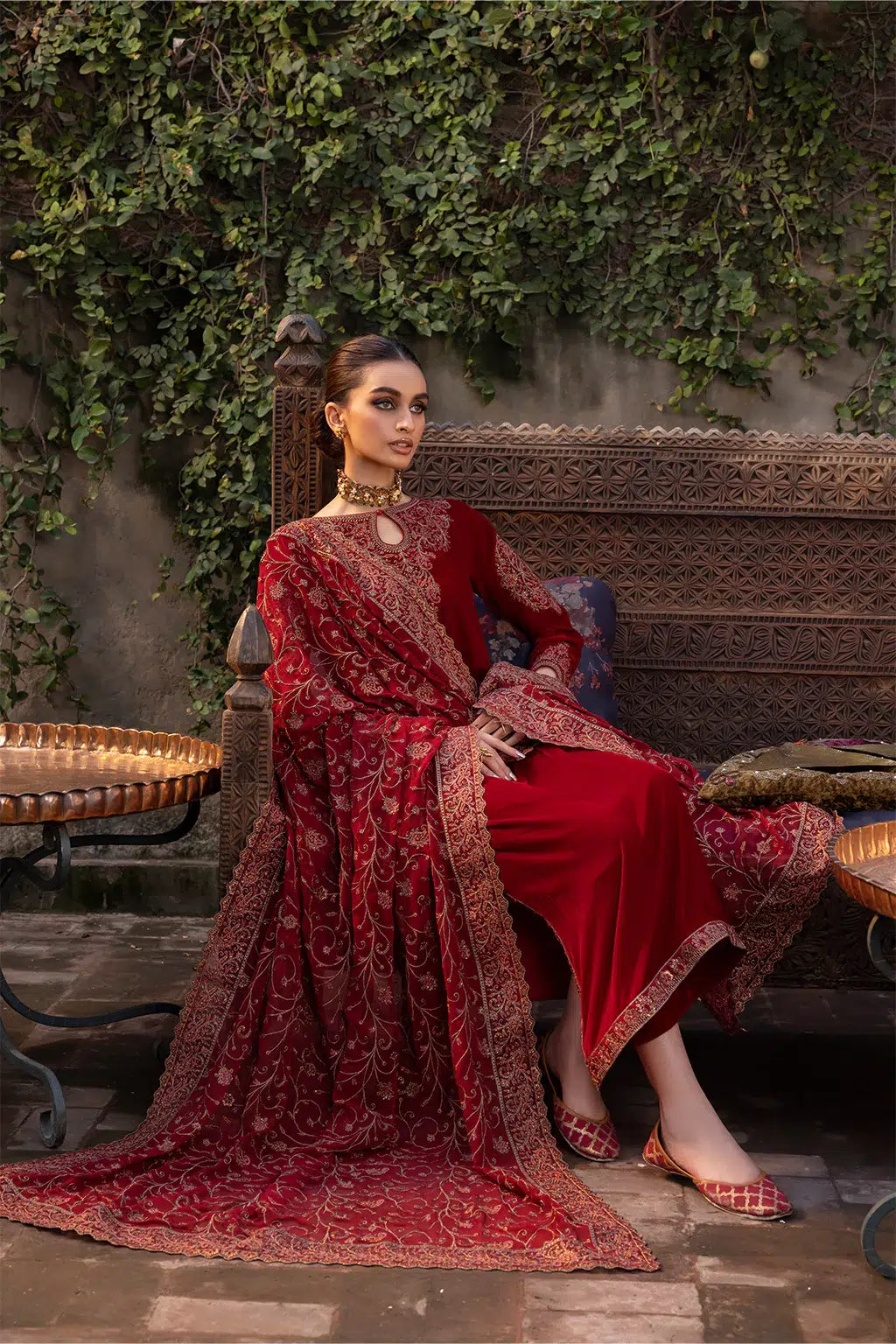 Iznik | Festive Velvet 23 | IV-37 MANIJEH - House Of Anaya