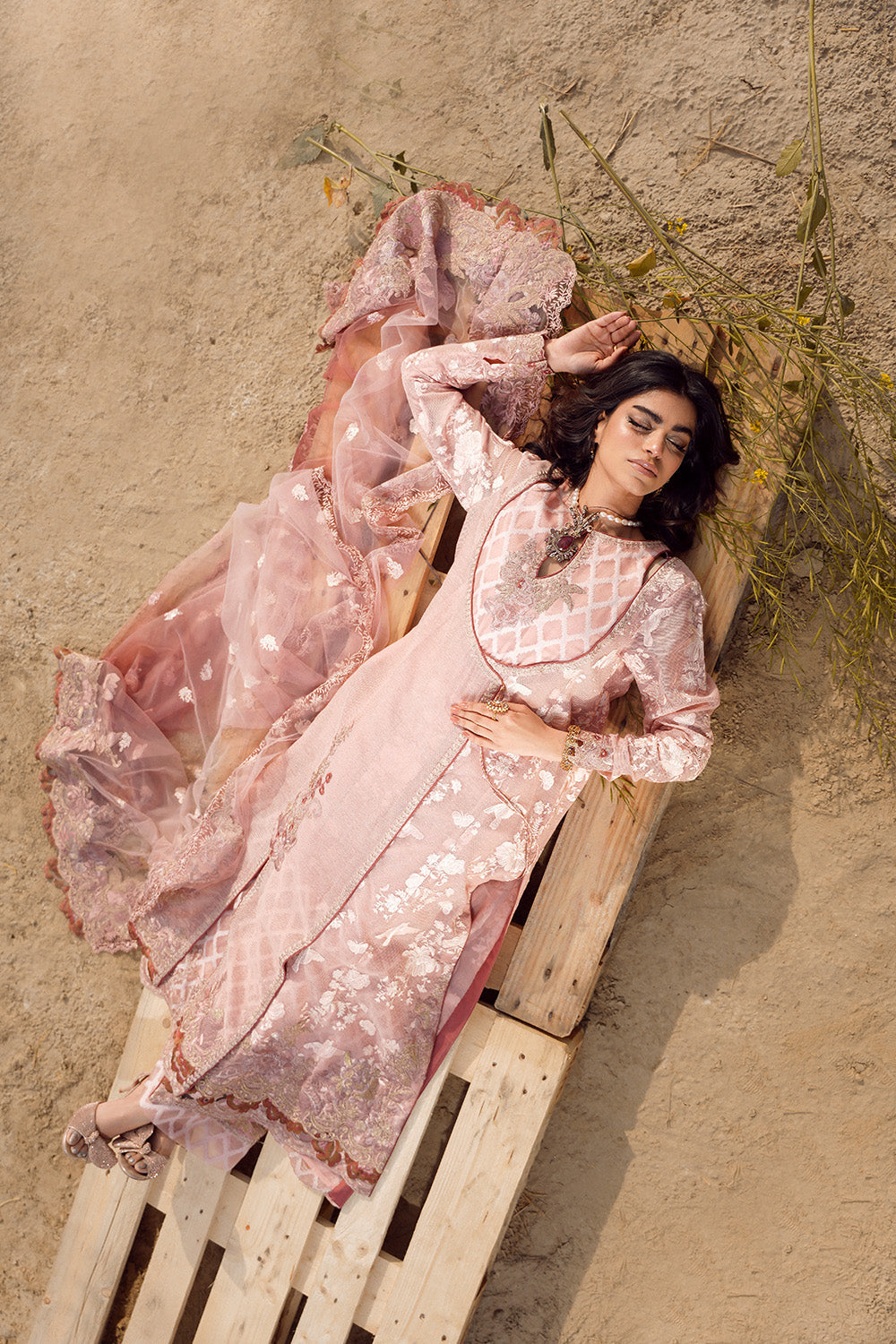 Nilofer Shahid | Verve Summer 24 | Sasha (3pc)  Verve SS 24 - House Of Anaya
