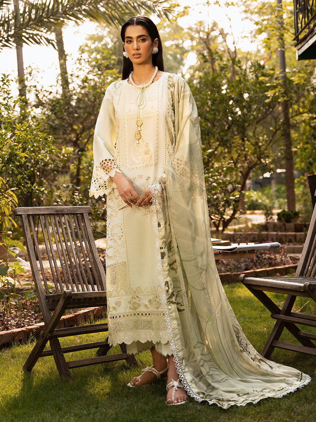 Izel | Dastak Luxury Lawn | SIRAA - House Of Anaya