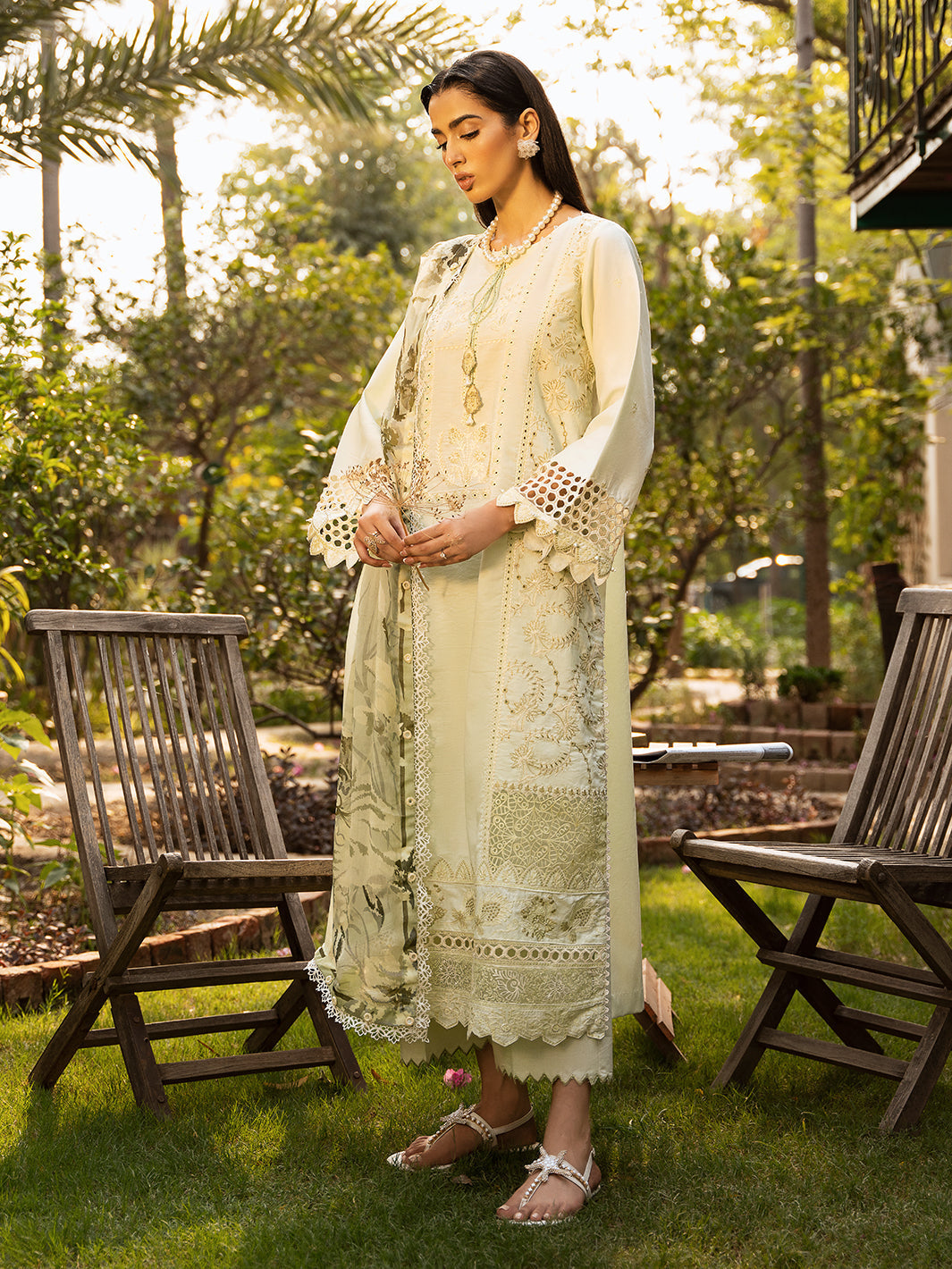 Izel | Dastak Luxury Lawn | SIRAA - House Of Anaya