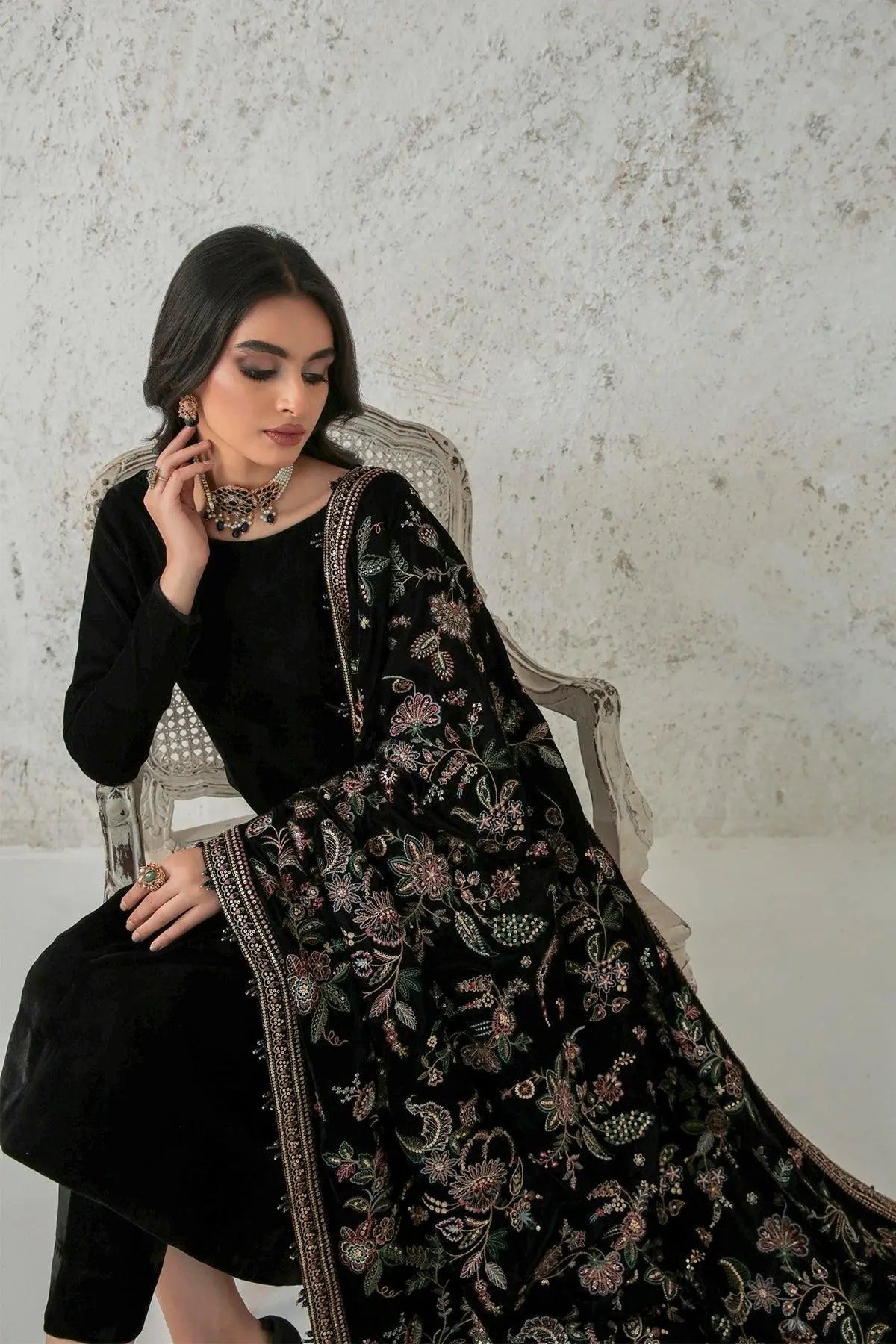 EMBROIDERED VELVET SHAWL VS-33 - House Of Anaya